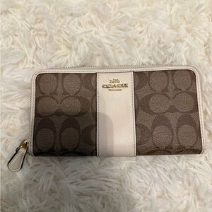Coach Signature Canvas Zip Wallet